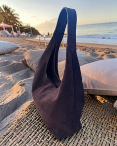 Hobo bag suede at sunset (1)