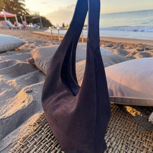 Hobo bag suede at sunset (1)